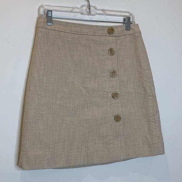Ann Taylor khaki faux button skirt size 4 ♠️ - Picture 2 of 5